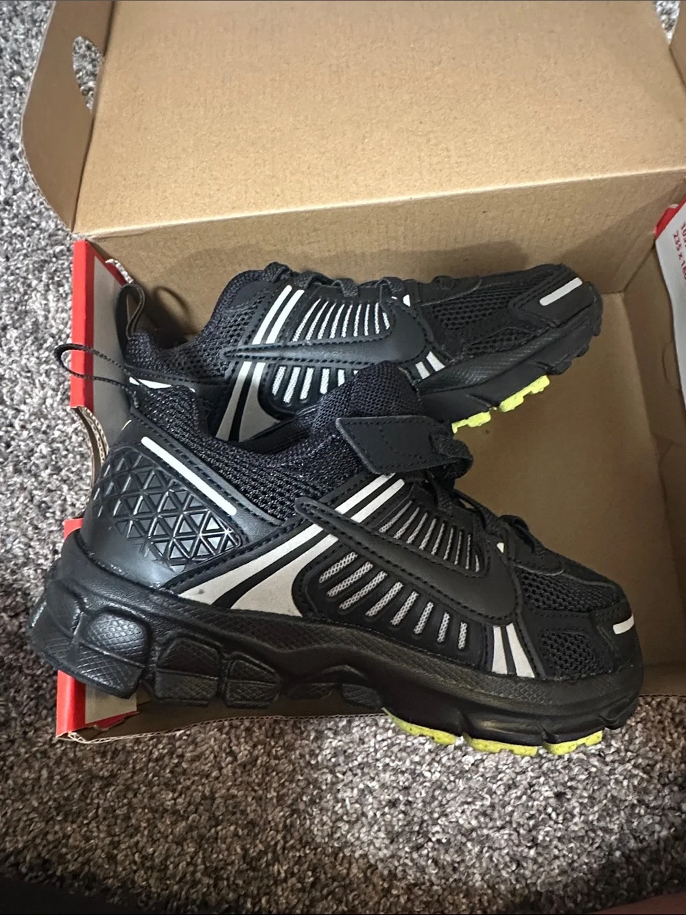 Nike kids Black vomero 5
